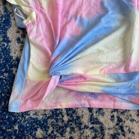 superdown Mariane Twist Front Tee in Blue Multi XS - Picture 8 of 8